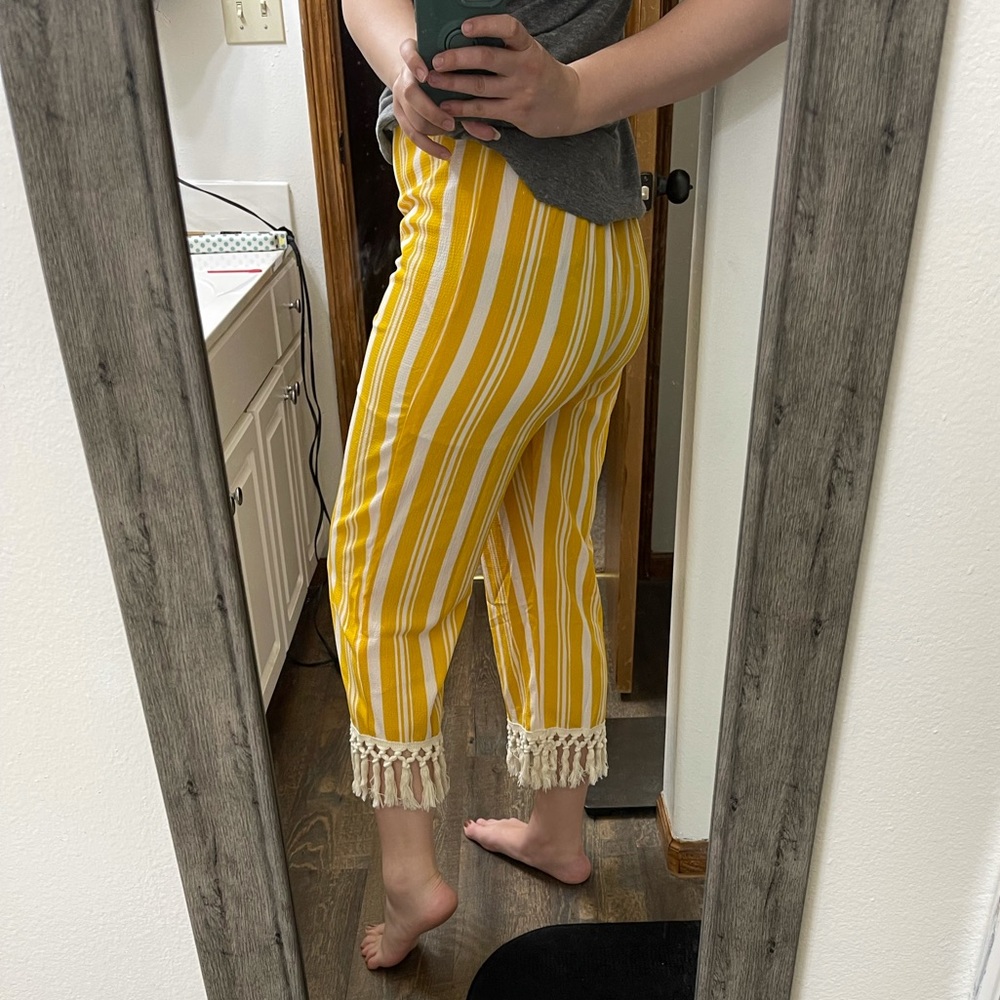 High waisted, cropped wide leg pant